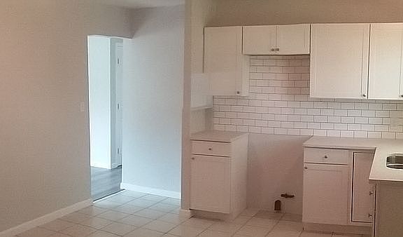 4th image of 836 N Huntington St
