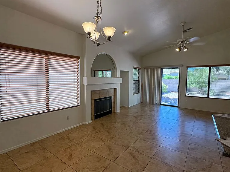 1885 E Drake Dr — Photo 5