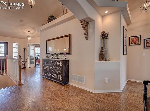 4th image of 3838 Roan Dr