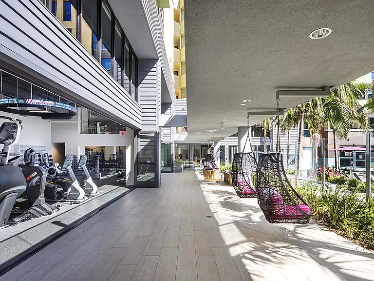 Metropolis Apartments — Photo 21