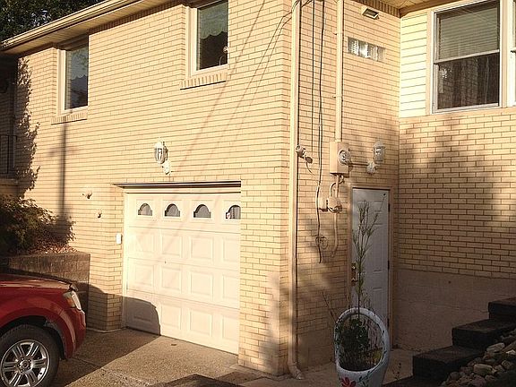 3rd image of 1003 Valley Dr