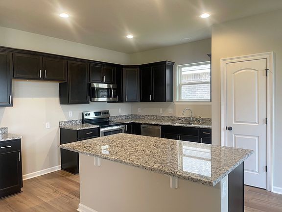 Ravenswood V A - Kitchen - DSLD Homes