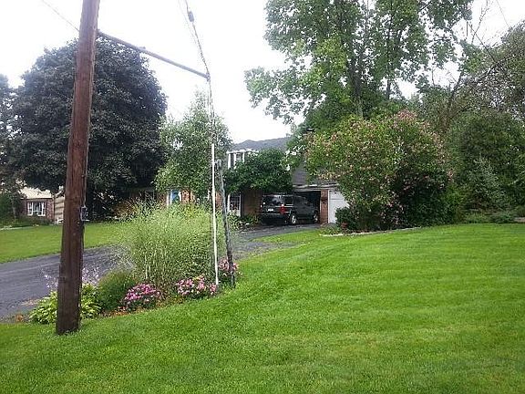 3rd image of 242 Greenbrier Dr SE