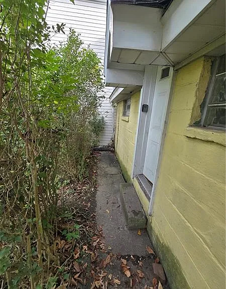 300 Sherman Ave — Photo 2