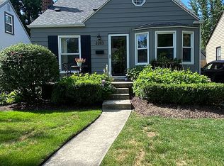 2283 Cambridge Rd, Berkley, MI 48072