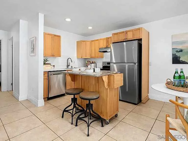 2850 Reynard Way #11 — Photo 3