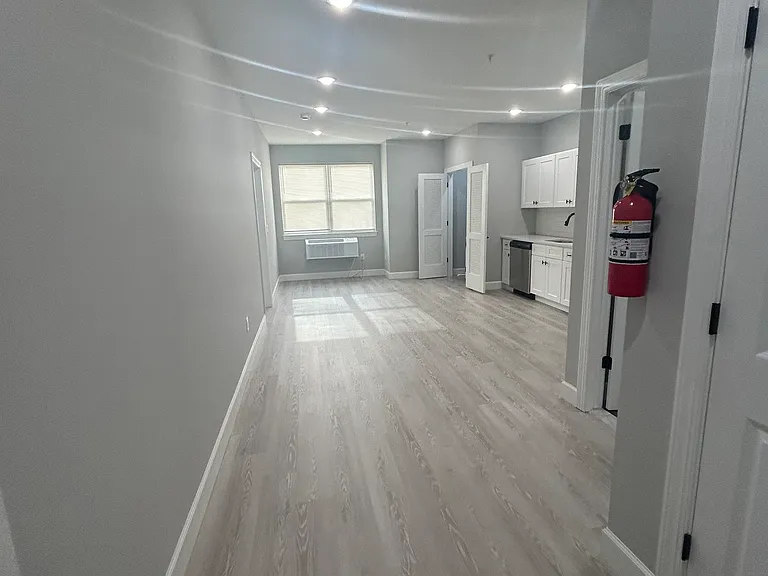 168-170 Fair St #103 — Photo 5