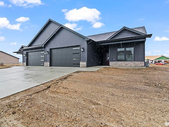 3rd image of 5223 Verdant Ln