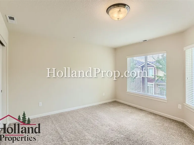 472 NE Patricia Ann Pl — Photo 6