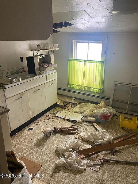 3rd image of 32 Williams Street