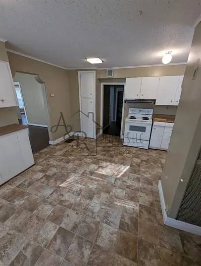 114 W Washington St — Photo 25