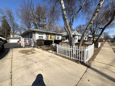 694 Parkway Ave, Elgin, IL, 60120