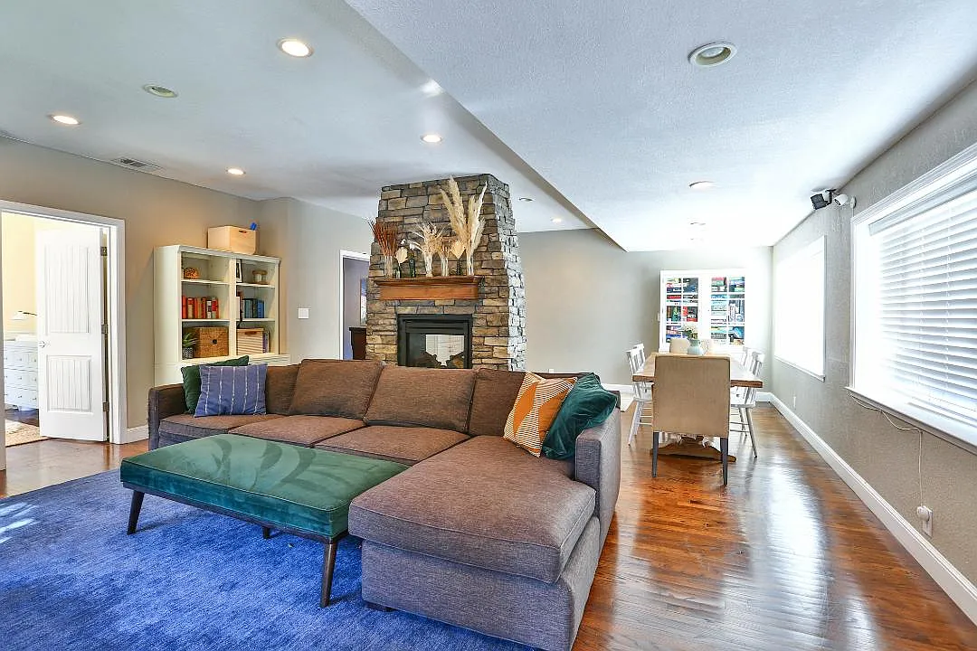 581 Brooks Ave — Photo 3