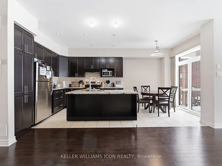 726 Guardian Grv — Photo 4