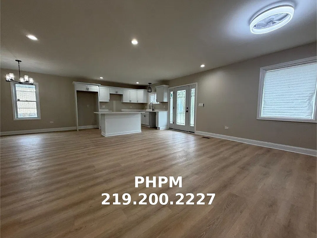 4 bed, 2304 sqft, $1,870 — Photo 2