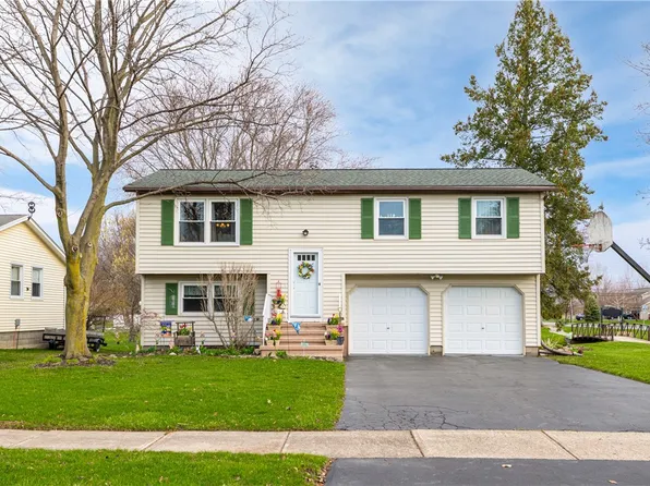 2 Tallwood Dr, Hilton, NY 14468