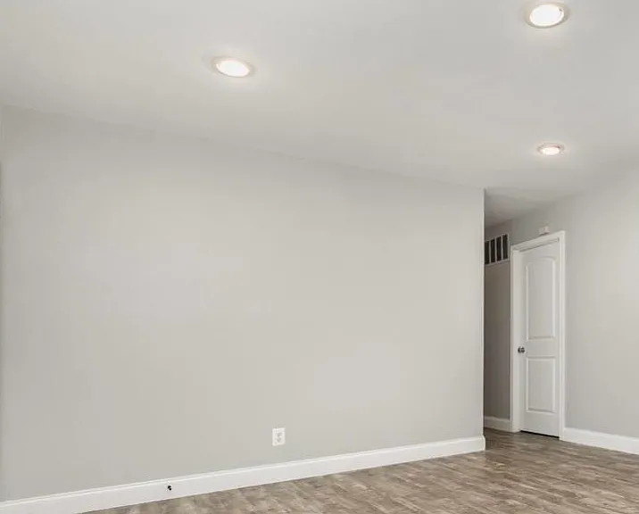 504 Hamlen Rd — Photo 9