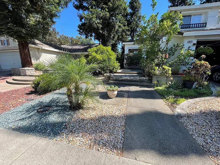 9425 Village Tree Dr — Photo 4