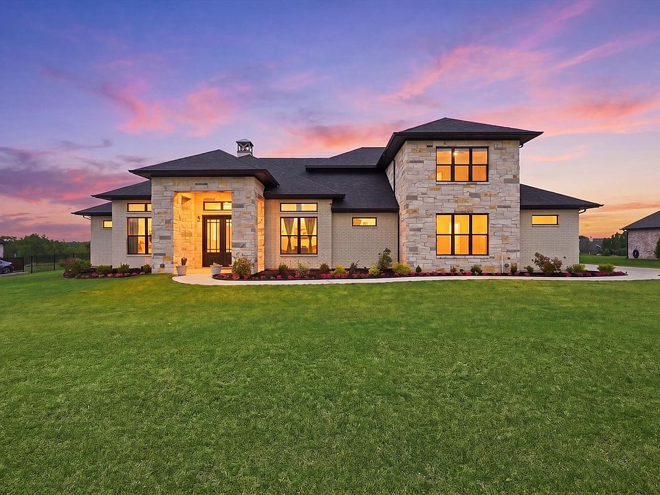 1st image of 324 Charlie Joseph Dr