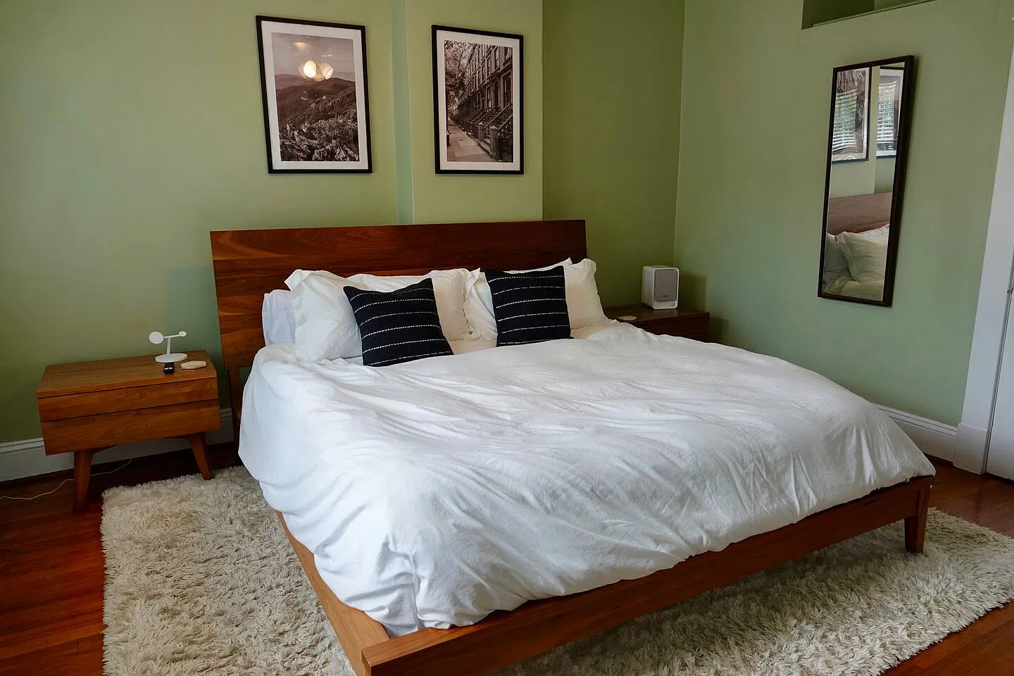 Fully Furnished Museum District — Photo 4