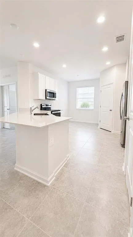 3 bed, 2.0 bath, 2120 sqft, $2,470 — Photo 4