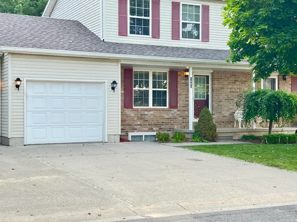 1448 Whispering Woods Ln, Marysville, MI 48040