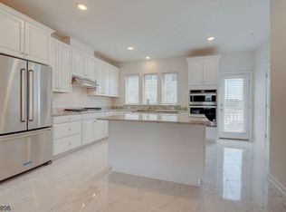 17 Braeburn Ct #1317, Livingston, NJ 07039