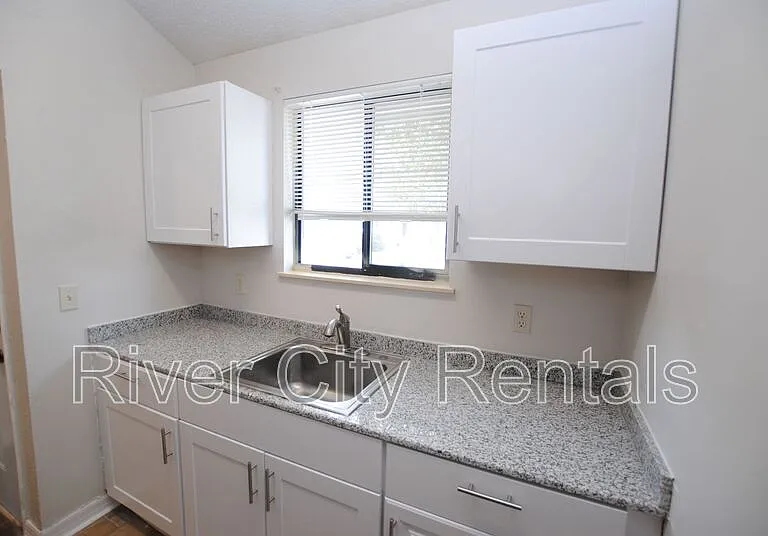 2443 N Seabury Pl — Photo 2