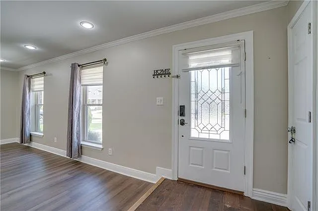 3 bed, 2.0 bath, 1616 sqft, $2,500 — Photo 3