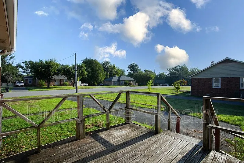 2 bed, 1.0 bath, 855 sqft, $1,195 — Photo 2
