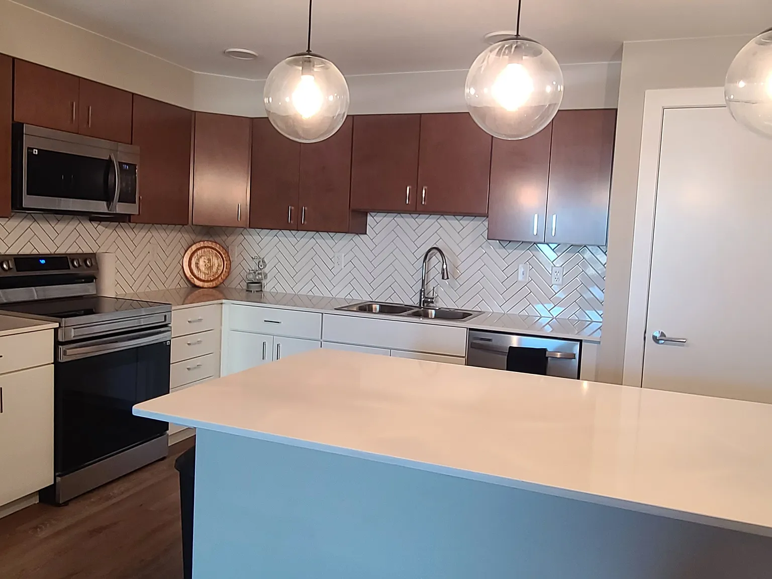 1 bed, 807 sqft, $1,652 — Photo 4