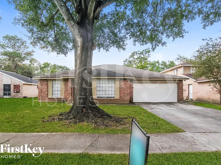 24119 Lone Elm Dr — Photo 1