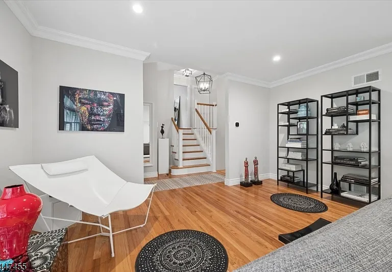 135 Commonwealth Ave — Photo 8