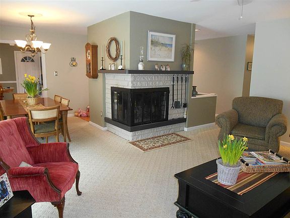 4th image of 16 Lynnfield Dr
