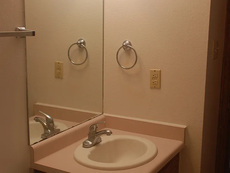 443 Kingsbury Cir NE #D — Photo 6