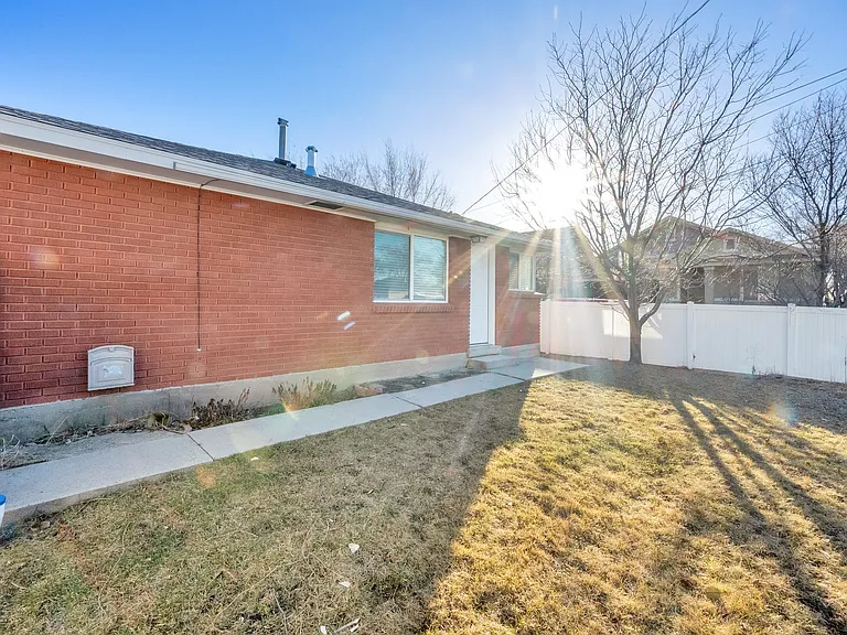 2670 S 360 E — Photo 11