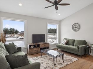 38653 Hawthorne Ave, North Branch, MN 55056