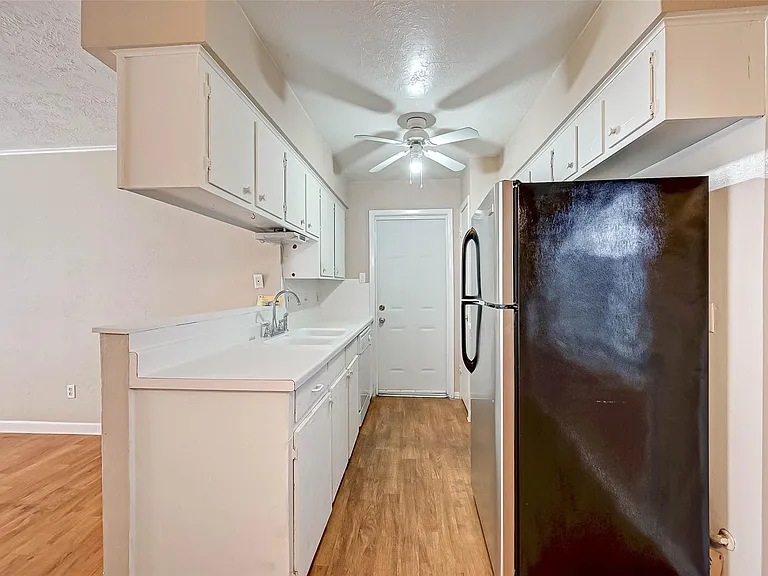 4739 Parkland St — Photo 16