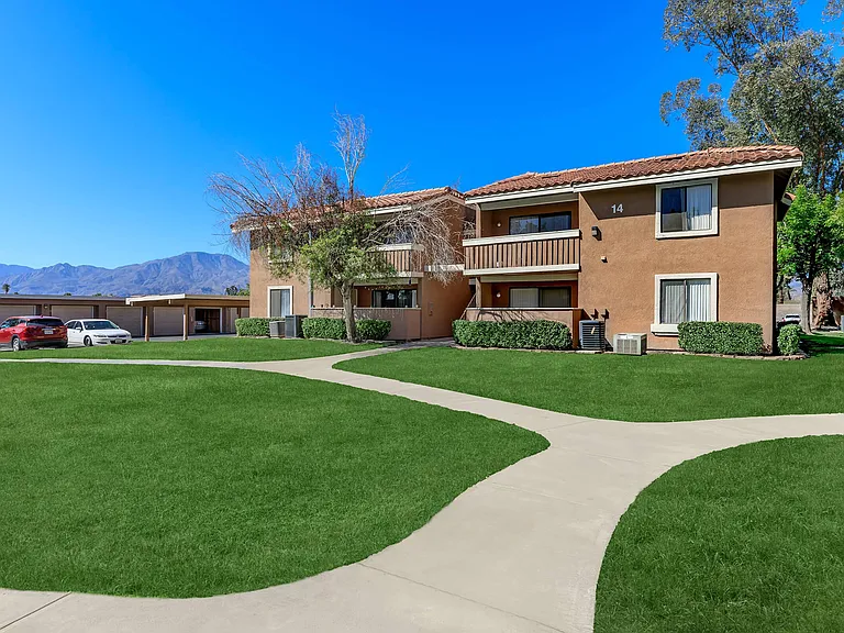 Smoketree Apartments — Photo 12