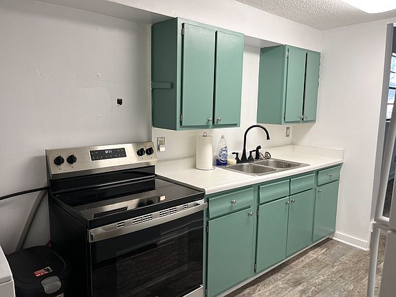 2nd image of 310 Severn Ave Unit B