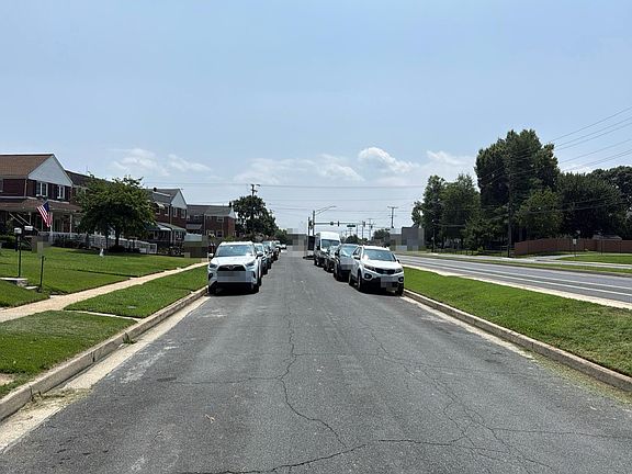 4th image of 1825 Merritt Blvd
