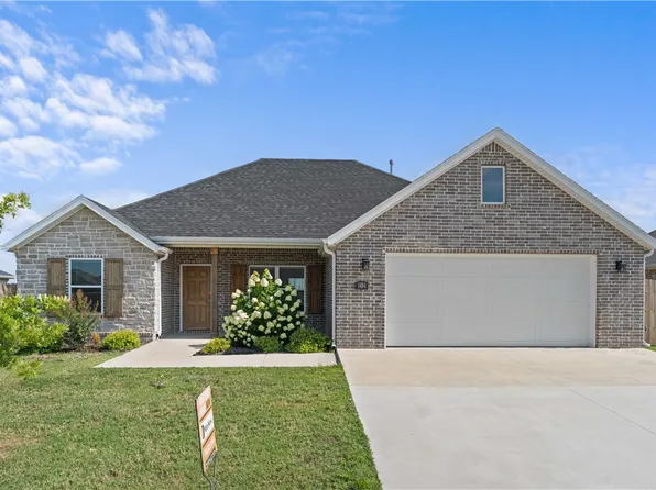 804 Hickory Ct, Springdale, AR 72762