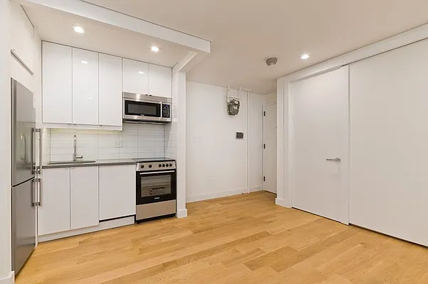 Rented by Veracity NYC LLC | media 12