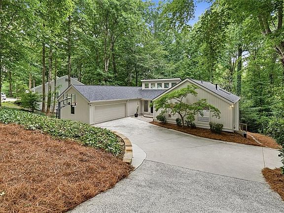 2nd image of 4411 Kings Way NE