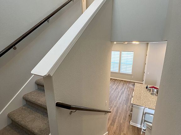 5th image of 1020 Vista View Dr #802