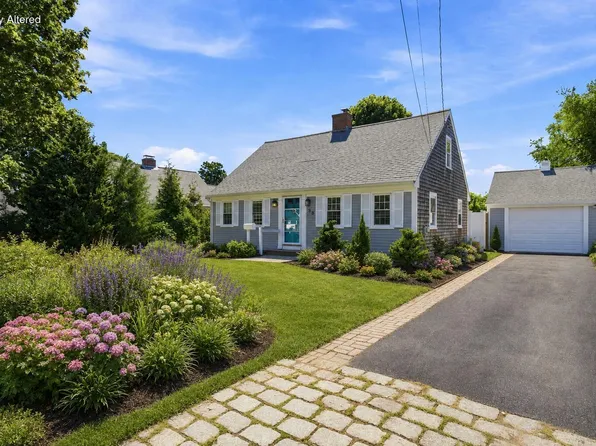 35 Walnut Street, Hyannis, MA 02601
