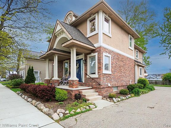 4th image of 418 Oak St