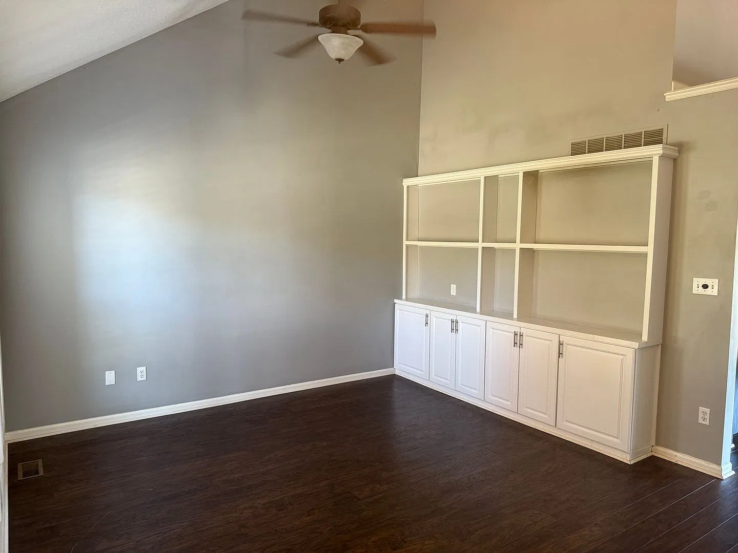4 Bed / 3 Bath Home in North Brook Updated, Comfortable, and Move-In Ready — Photo 3