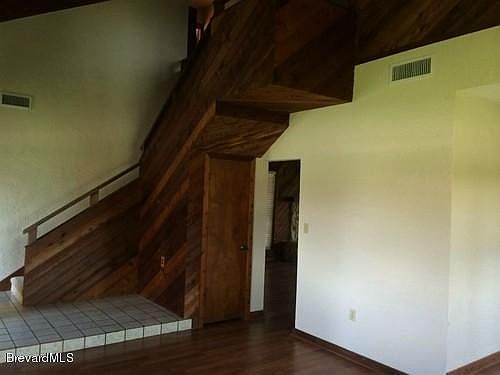 3rd image of 521 S Pinehurst Ave