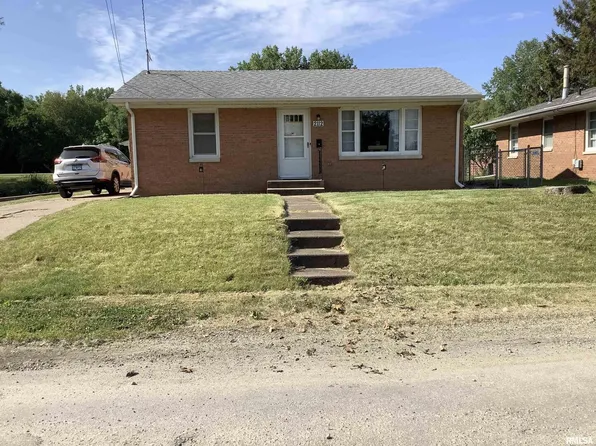 2112 4th Ave E, Moline, IL 61265